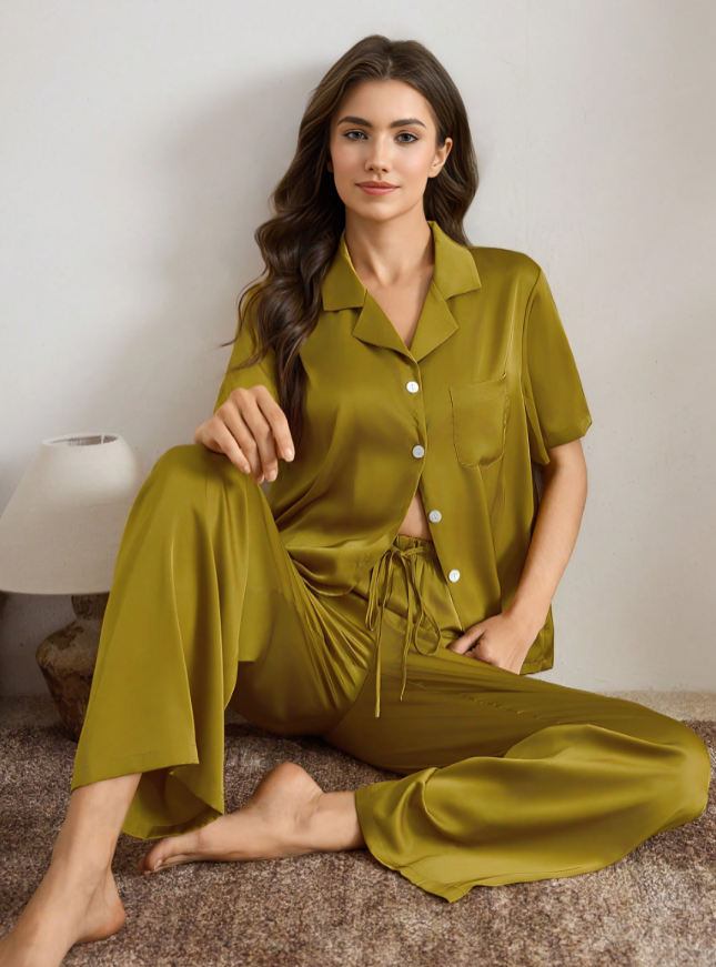 LuxeSilk Satin Revers Pyjama Set - Ultimativer Komfort & Eleganz